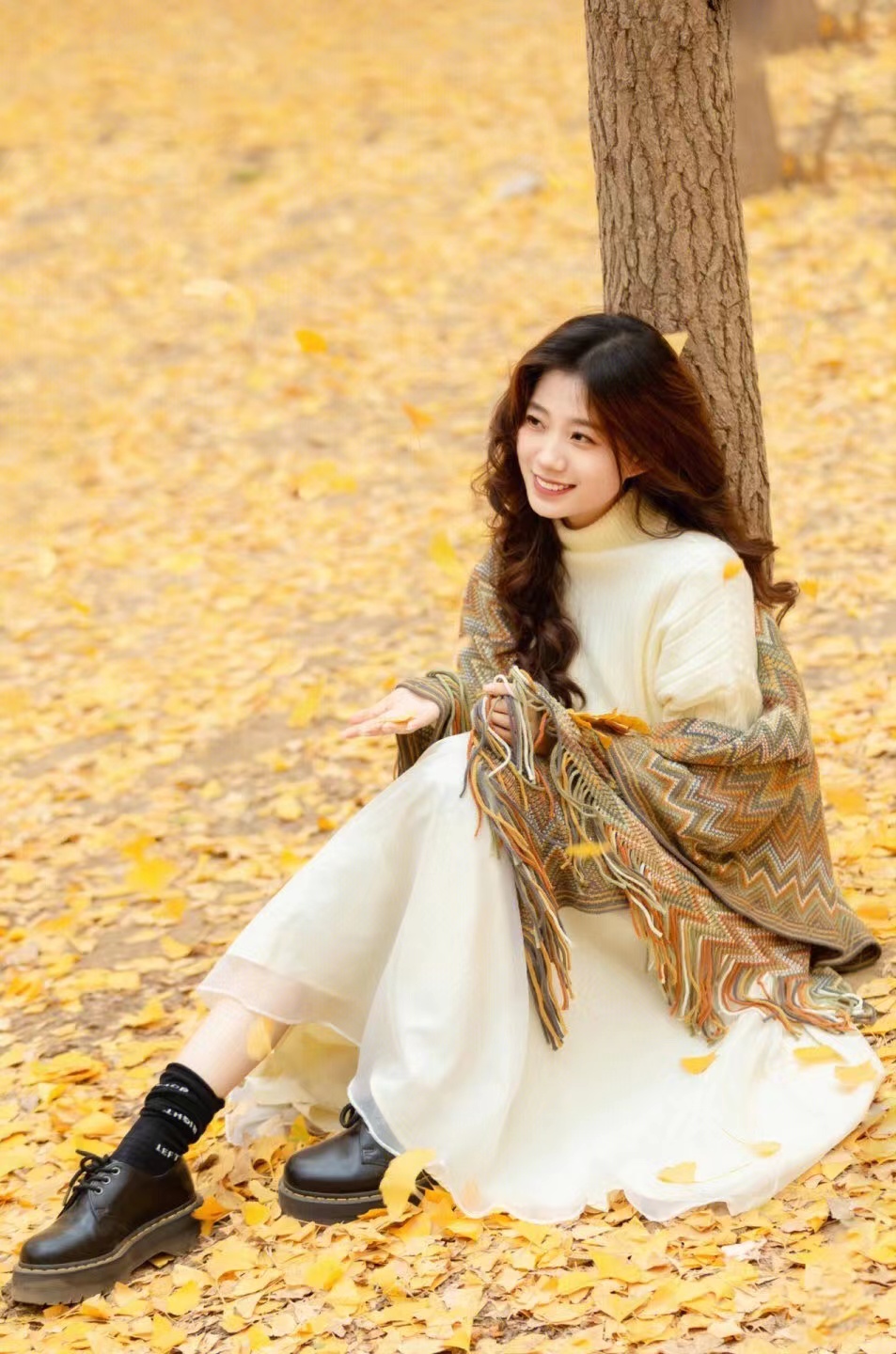 冬天在户外怎么拍照姿势好看,秋冬季拍照姿势技巧风景