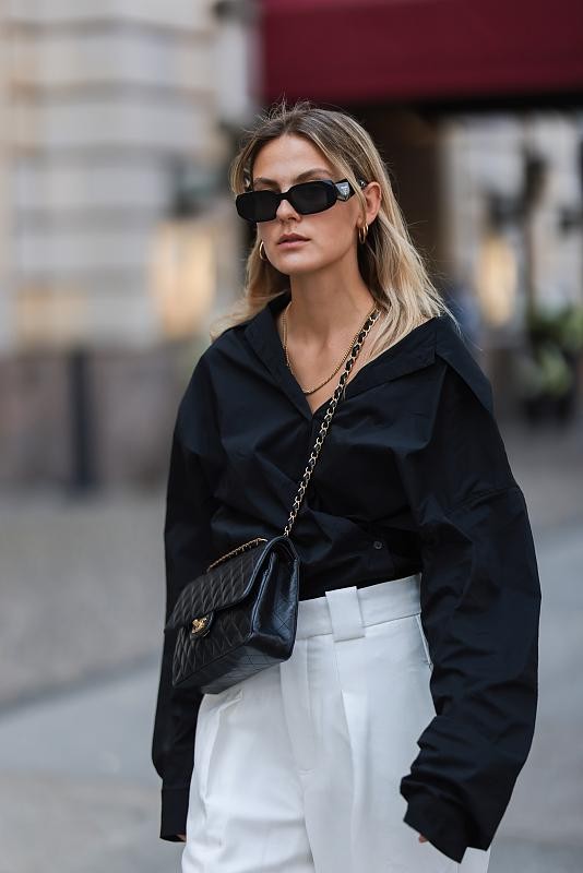 衬衫还是黑色的好看，又帅气又炫酷，显瘦效果杠杠滴