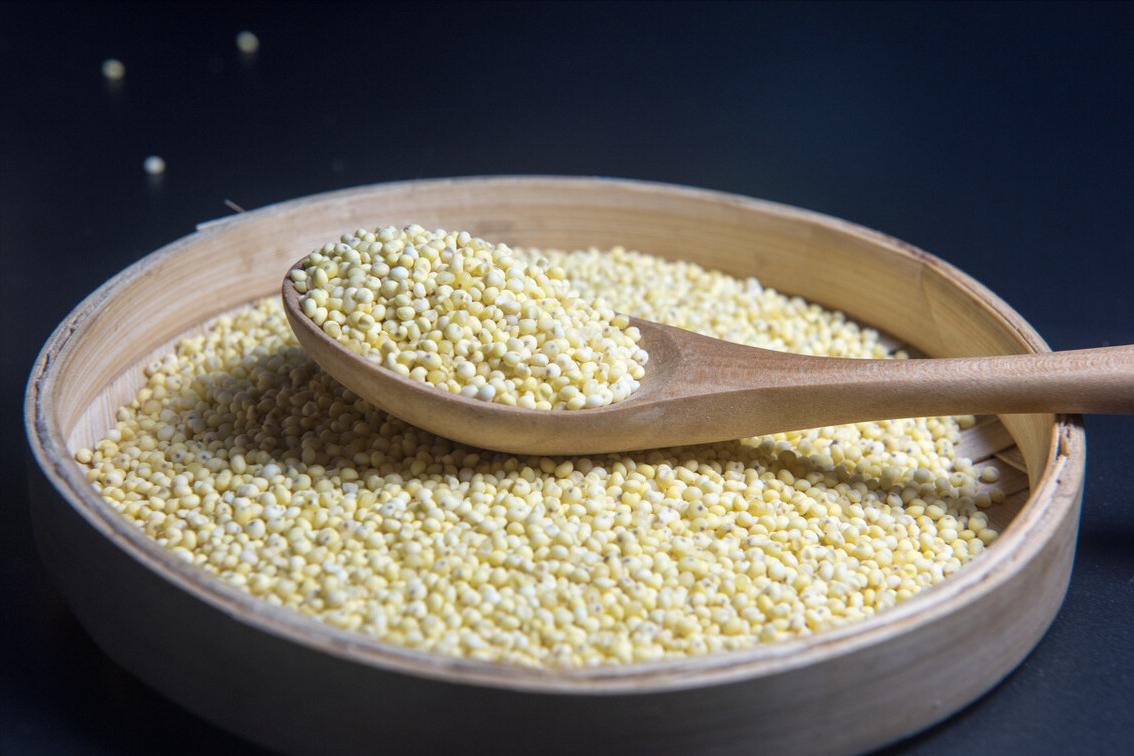 小米杂粮红的好还是白的好,黄米和小米性质一样吗