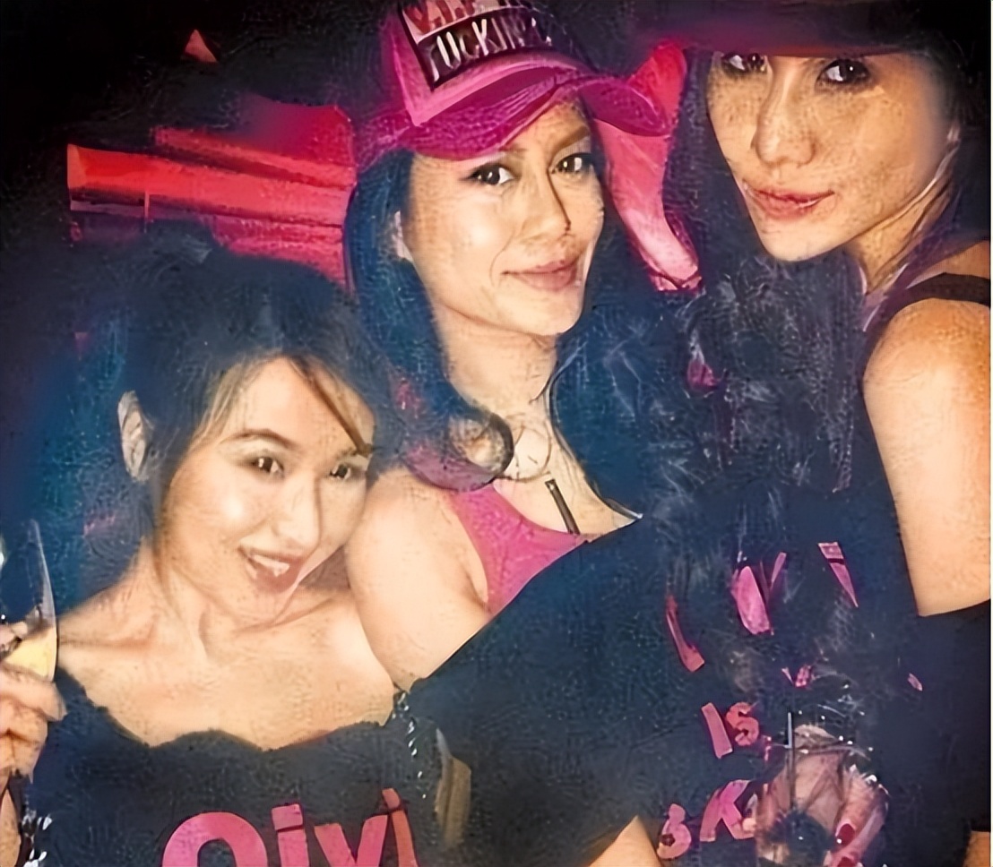 何超盈婚后低调,何超盈几岁结婚