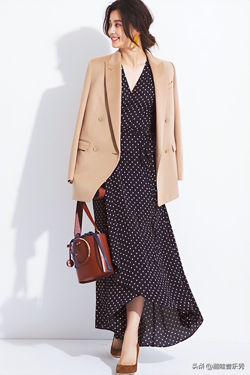 适合15-25岁女生的高颜值服装,适合35-40岁高级感服装