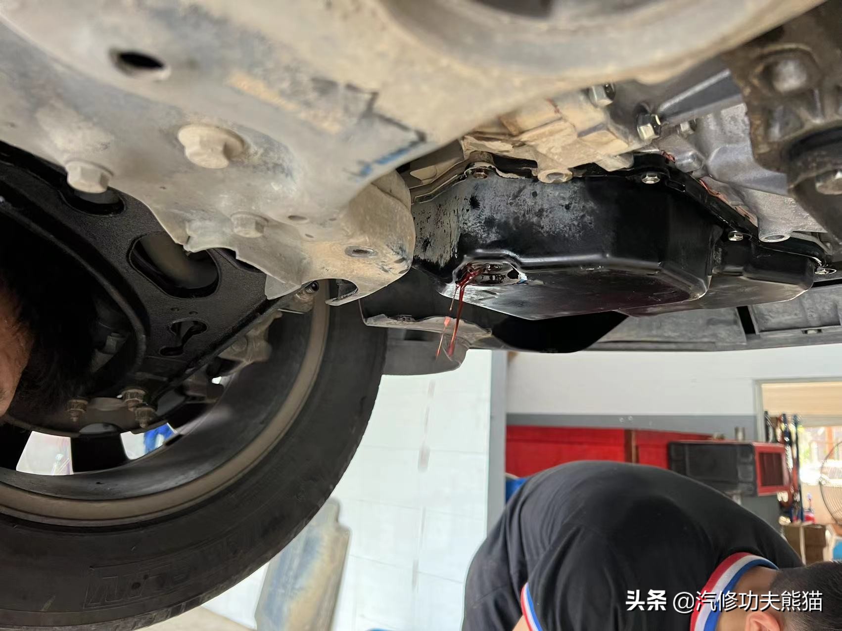 严谨的德国工人钣金修复,严谨的德国师傅修复事故车