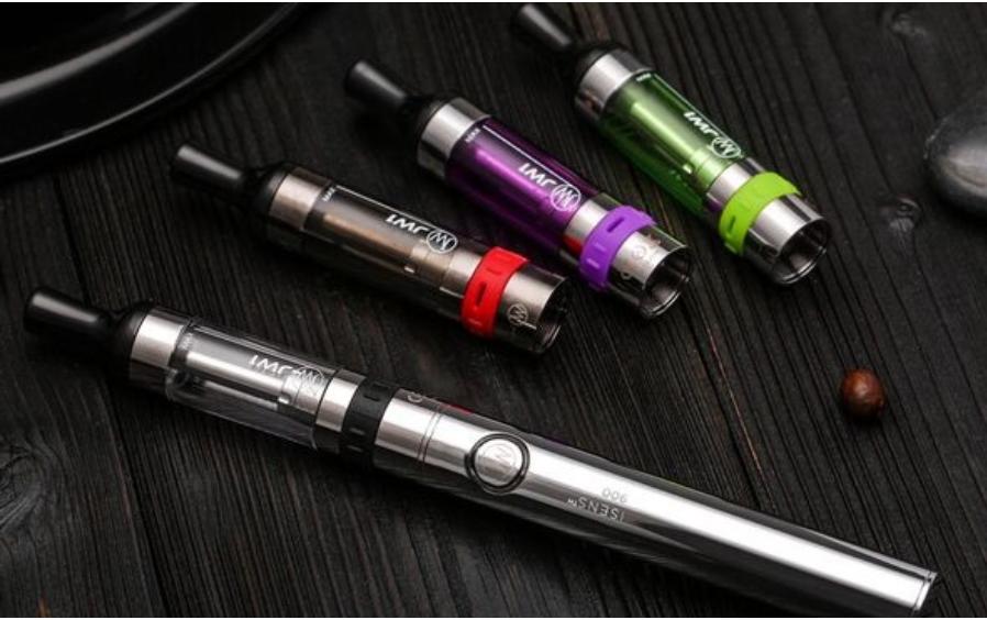 笼罩在烟雾里的巨人，中国*草烟**总公司，一年税费养活中国*队军**