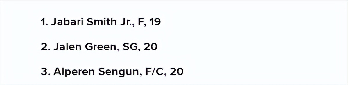 约基奇新赛季火箭队,约基奇27岁成为中锋历史三双王