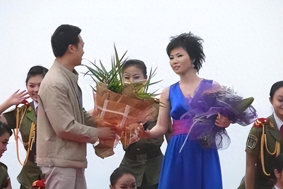 她发烧4天后突然去世,女歌手演出时倒地抢救无效离世