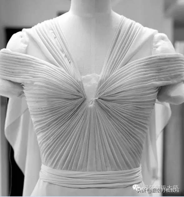 褶皱在女士礼服中的应用,褶皱肌理礼服