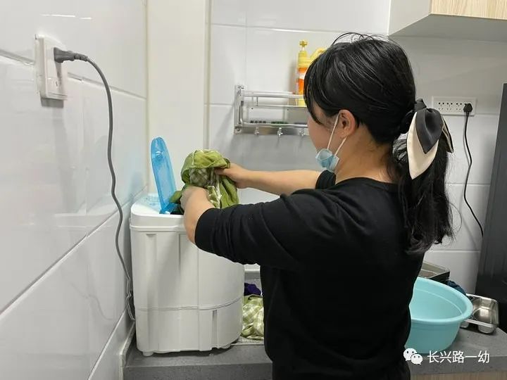 保育先行，共筑健康——长兴路第一幼儿园保育员日常工作之消毒篇