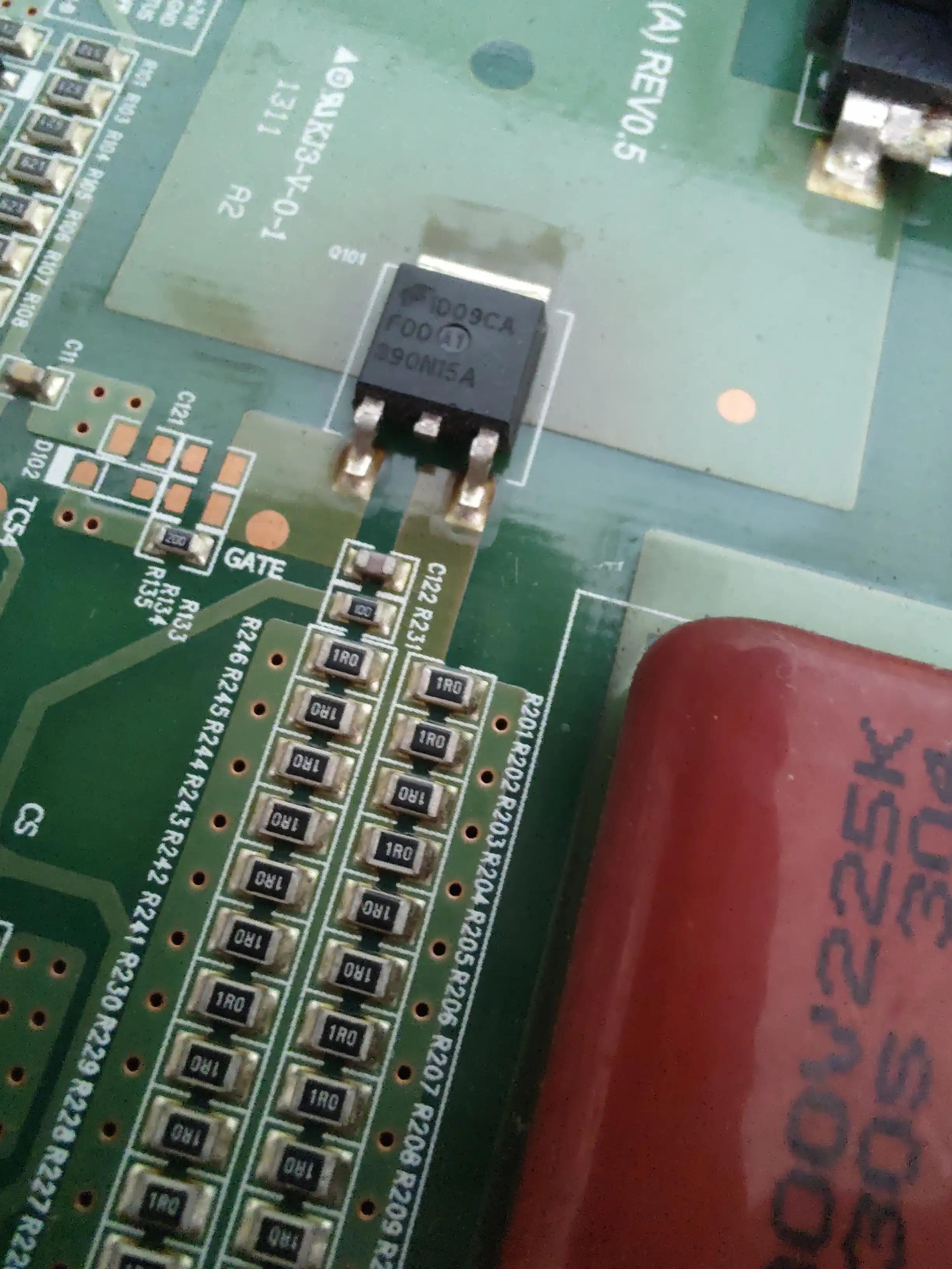 创维电视突然黑屏有声音维修价格,创维电视开机闪一下就黑屏