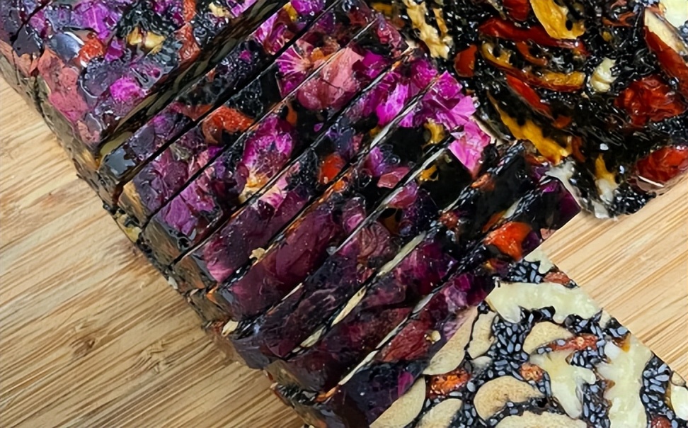 阿胶糕熬糊了还能吃吗,阿胶糕熬稀了冷冻一下可以吗