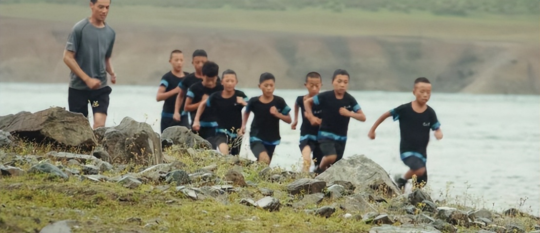 是的,新东方出电影了。请告诉孩子,你的每一滴汗水都算数