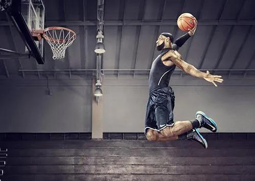 勒布朗詹姆斯年薪收入总共多少,詹姆斯生涯薪资6亿