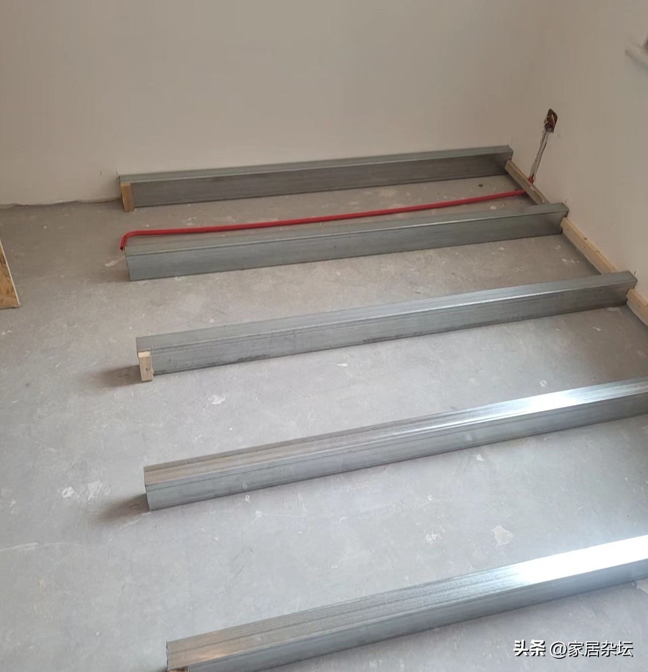 卧室小不能放床头柜怎么设计,卧室不做床如何设计好看