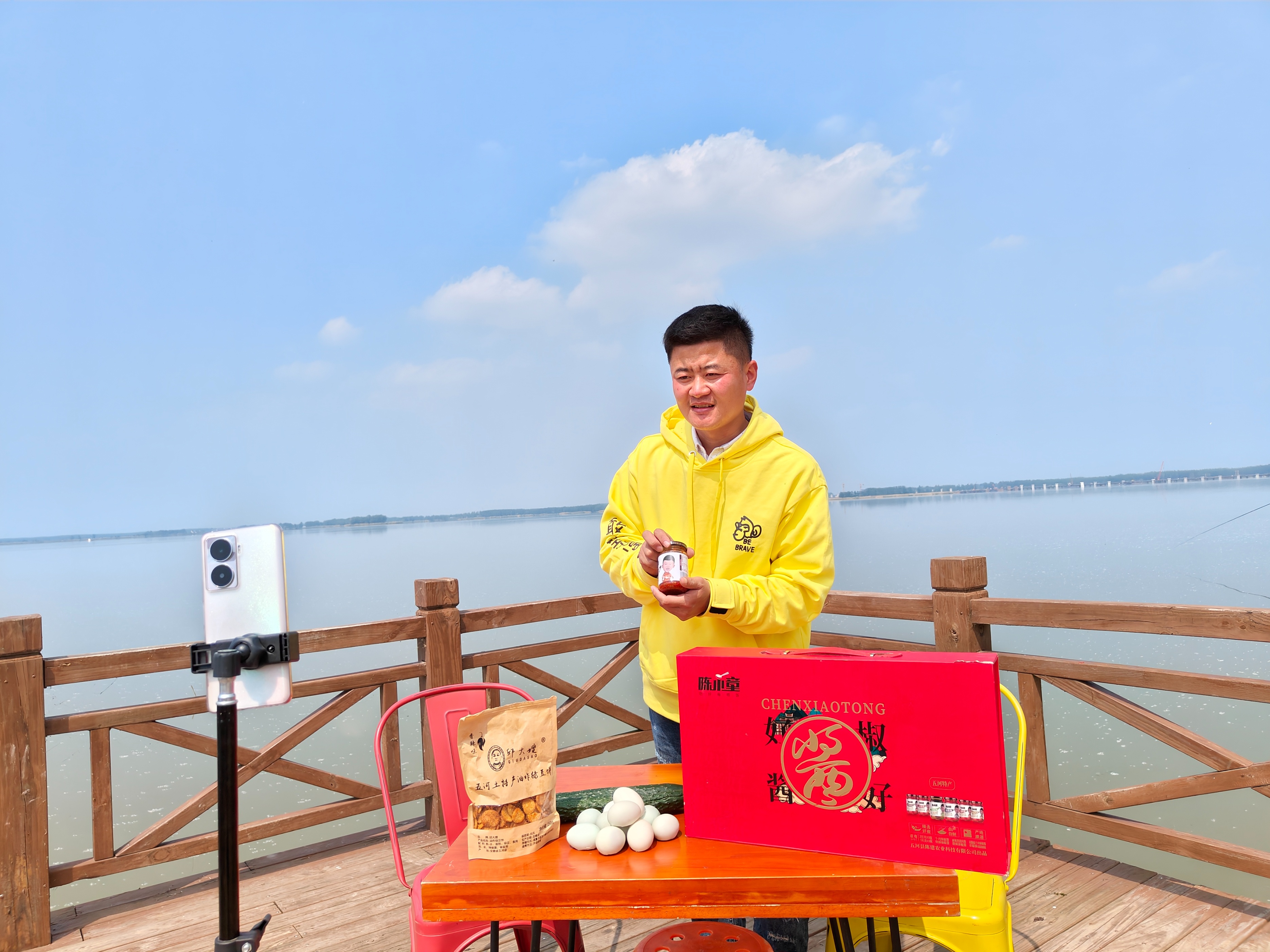 五河凌雷：心系家乡走上返乡路，电商创业带动致富路