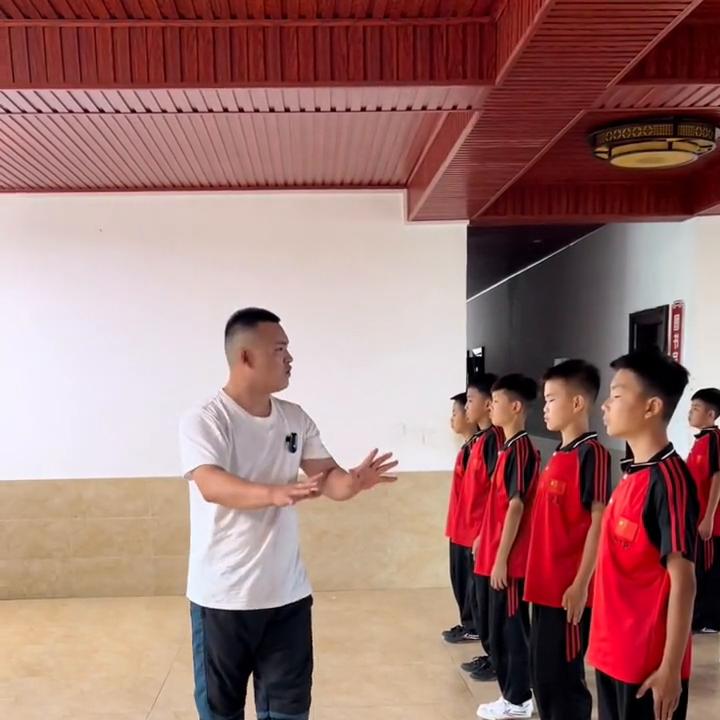 让孩子勇敢的踏出成长的第一步,让孩子从努力到成功