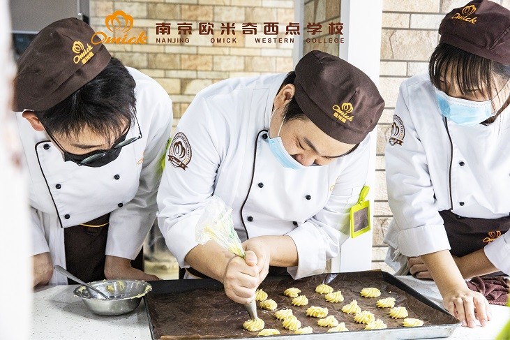 新东方学西点学费,学蛋糕西点新东方烘焙学费价目表