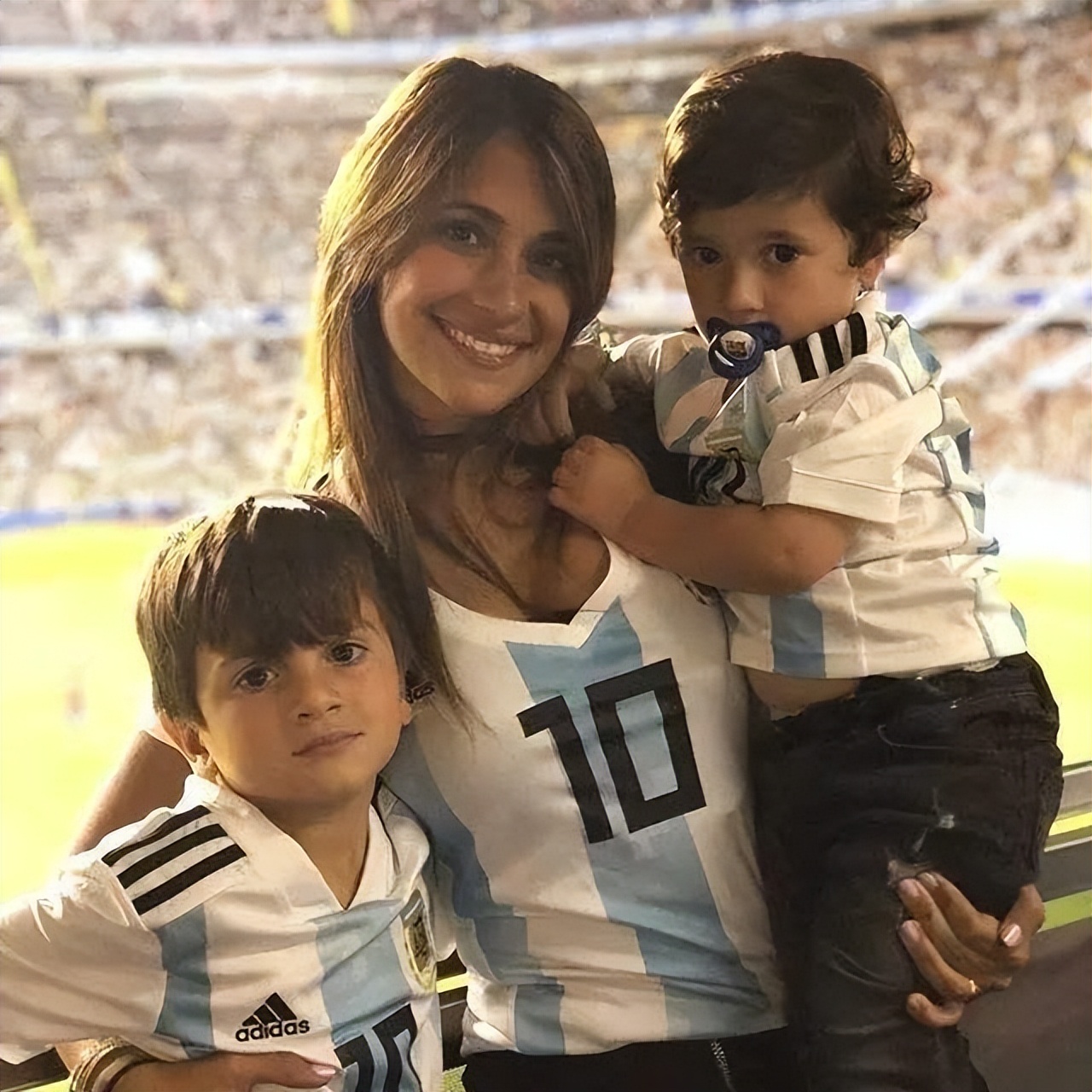 两大球王讨论梅西,两大球王聊梅西