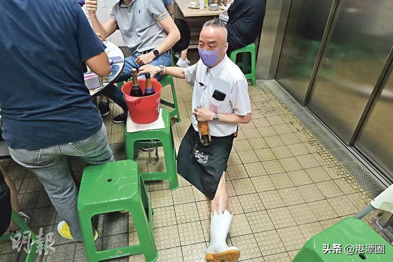 一家店铺宣布关门整条街,一家店突然停业了