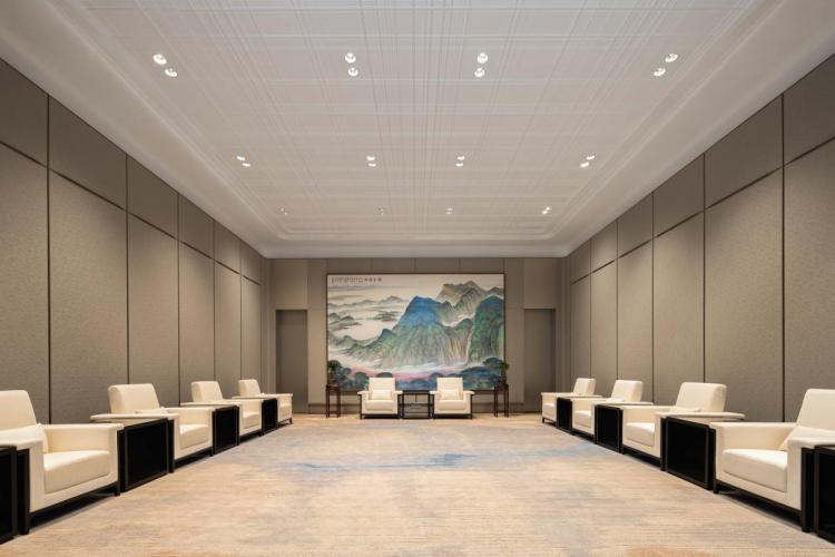 宁彩飞扬——谭晓明谈南京扬子江国际会议中心及酒店艺术品