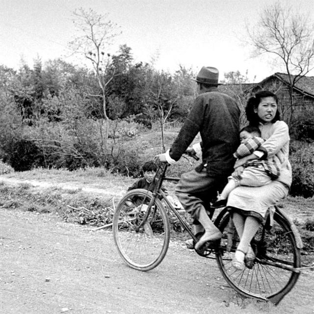 关于自行车的记忆：卖万斤粮只为买一辆永久，凤凰车堪比奔驰