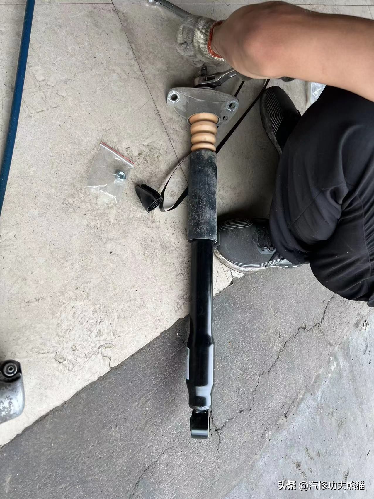 严谨的德国工人钣金修复,严谨的德国师傅修复事故车