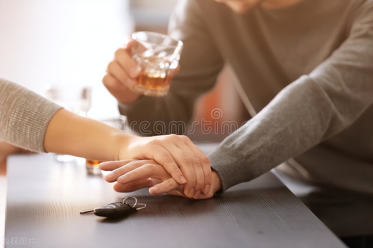 喉咙咳嗽疼痛喝什么缓解,喉咙痛干咳嗽怎么缓解