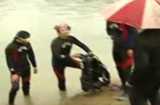 渔民在湖里挖出宝藏,湖底宝藏打捞视频