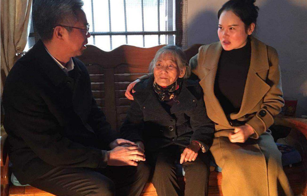 江西24岁小伙和85岁老人拍婚纱照,南昌24岁小伙和奶奶拍婚纱