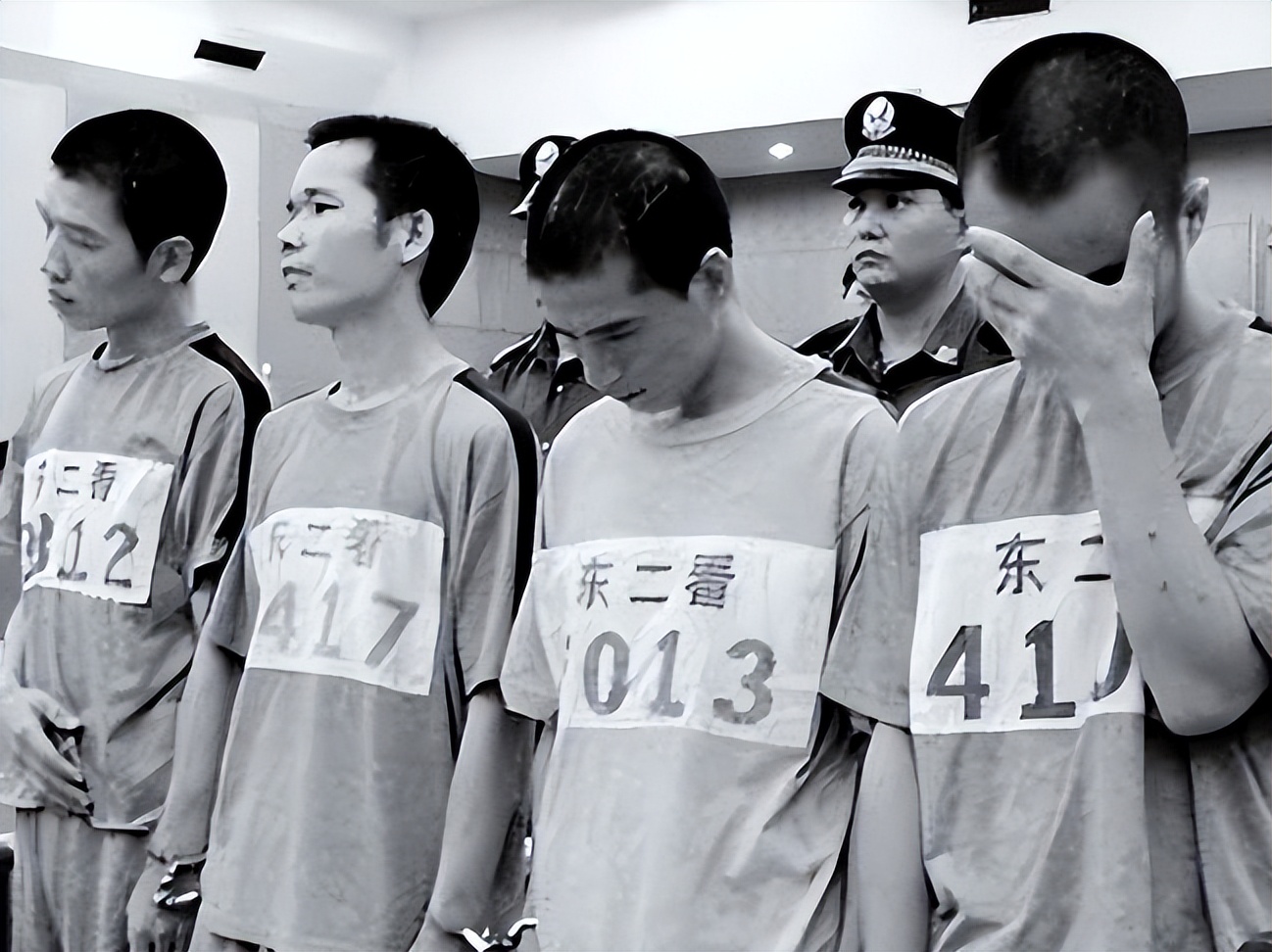 江苏“716”抢劫轮奸案，两名女性惨遭8人轮奸，40名乘客熟视无睹