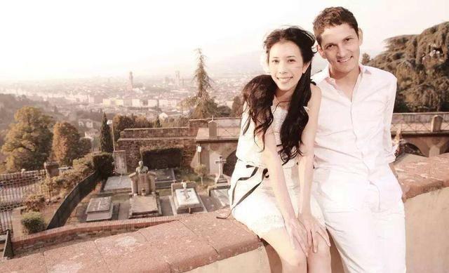 港台女星莫文蔚,朱茵莫文蔚分手了吗