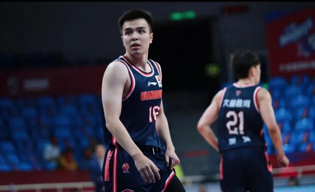 阿联为广东拼下最后的努力,阿联4强战广东队