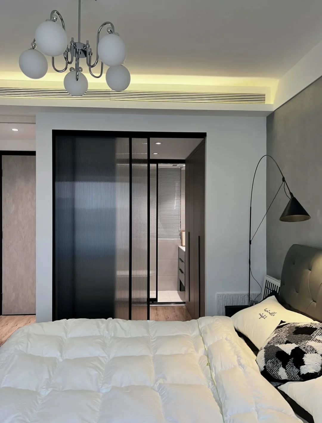 主卧室卫生间门正对床效果图,卫生间正对床衣帽间装修效果图