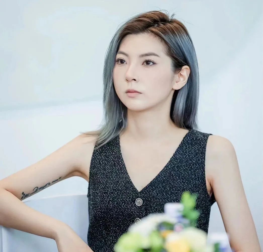 给明星化妆,明星给明星化妆