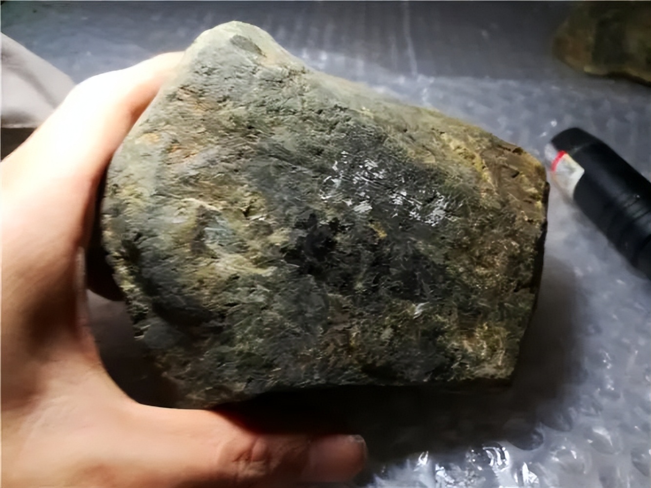 买翡翠原石被骗起诉有用吗,购买翡翠原石一年可以报警吗