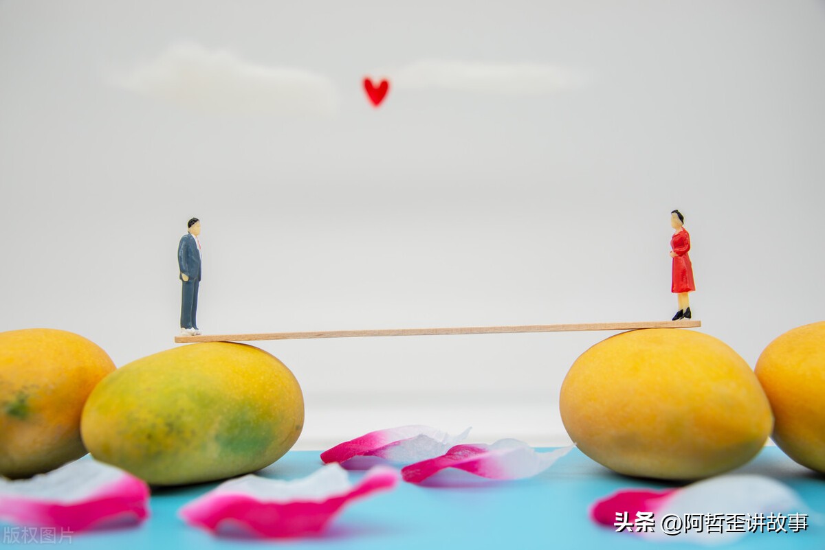 男友找前女友聊天,男友找初恋聊天该不该分手