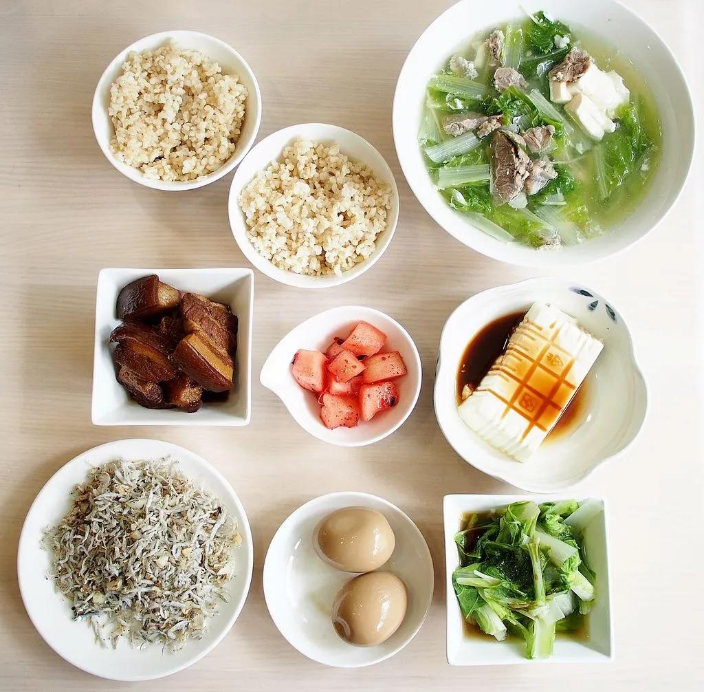 *进党民**居然要把凤梨纳入校园午餐？只因要解决滞销凤梨