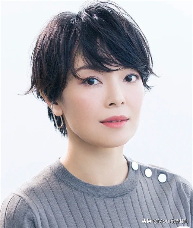 中年女性烫哪种发型最时尚,说说40多岁中年女性烫什么发型