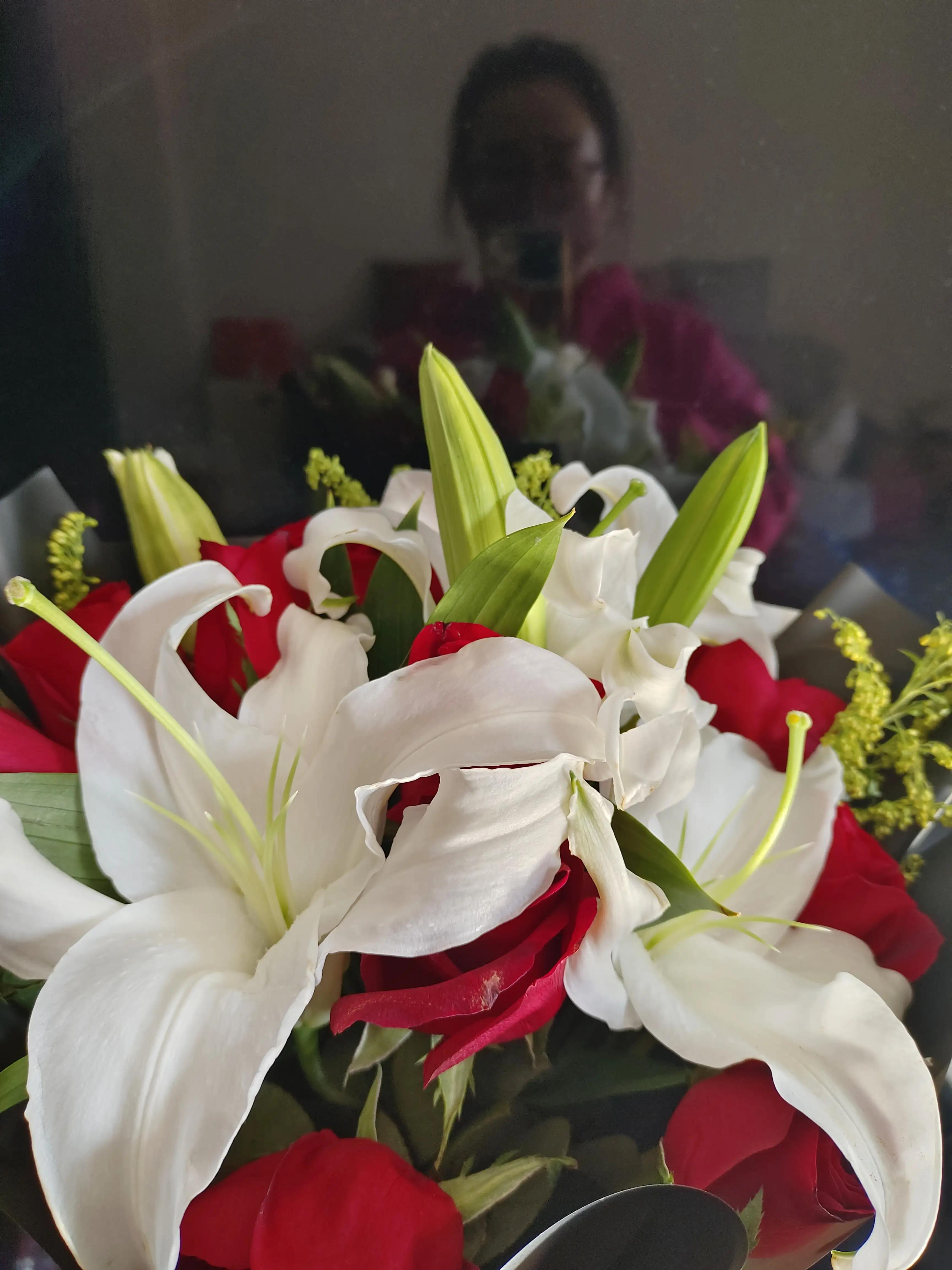 母亲节，俩闺女为了给我买东西差点打起来。