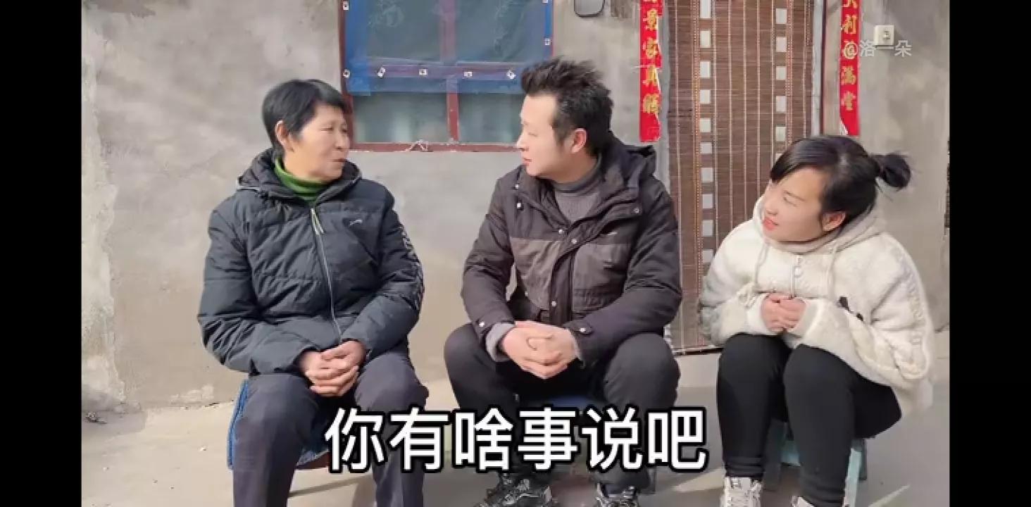 子奇把最后一个月的工资瞒着一朵交给朵妈，朵知道后乐坏了……