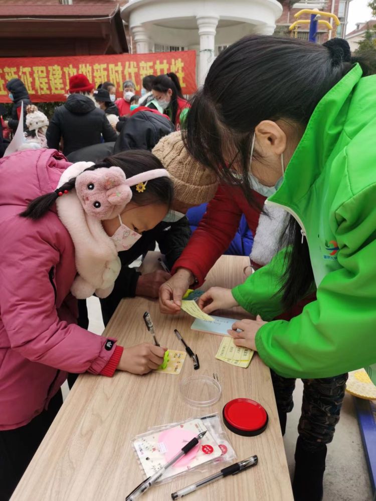 猜灯谜赢花灯趣味闹元宵,元宵节当然少不了做花灯猜灯谜