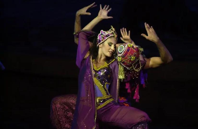 舞剧李白舞台灯光与舞美分析,舞台灯光运用比较好的舞剧