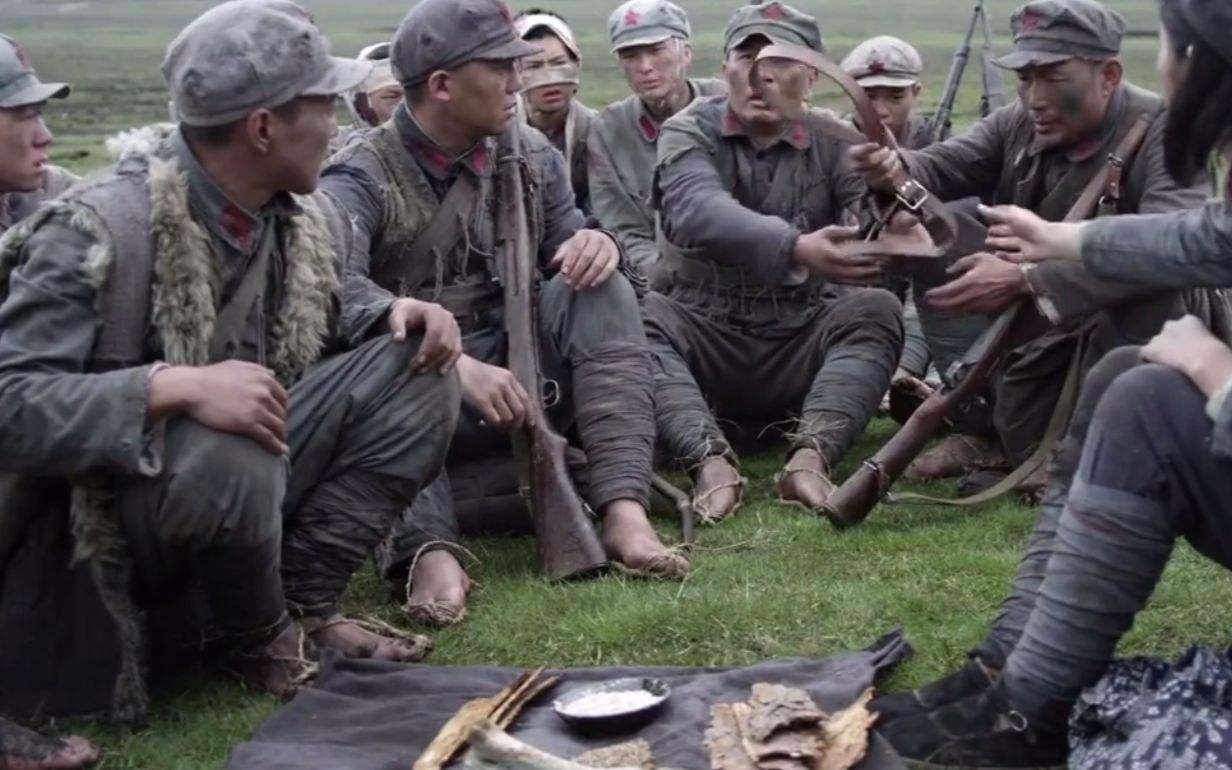 当年红军过草地怎么过的,以前红军吃草根