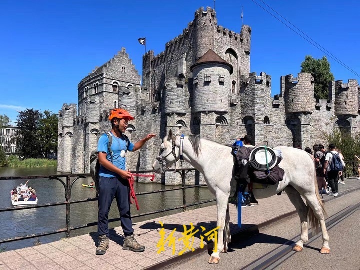 山东小伙骑白马从欧洲走回国,山东小伙骑白马从欧洲回国