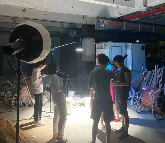 从一个人到一群人创业经历,一个做自媒体的女孩