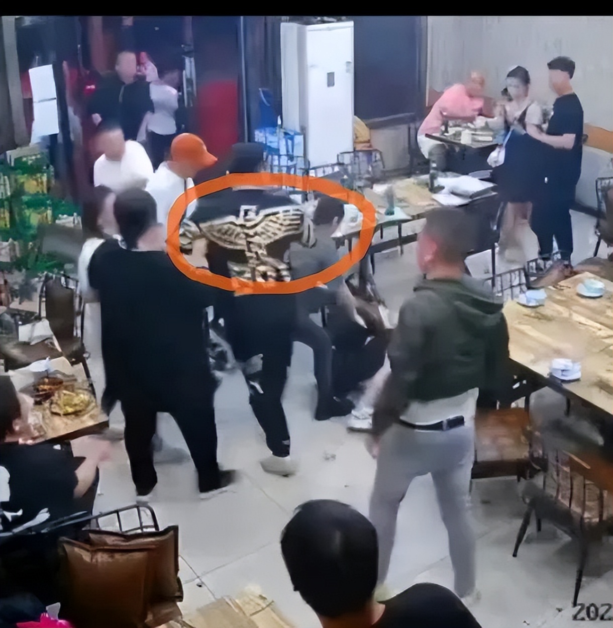 唐山打人男子暴打老人,唐山打人的男子后续