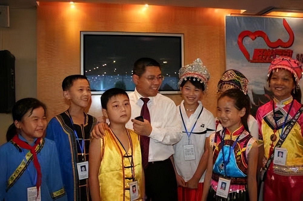 均瑶集团王均金体验民工生活后续,王均金到贵州体验民工生活