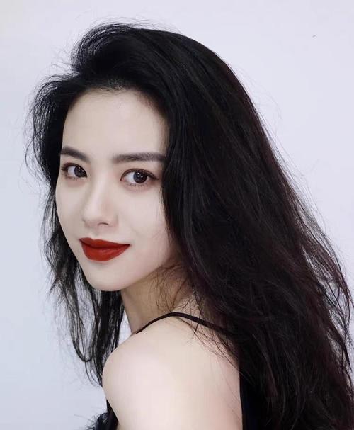 旭日阳刚王旭落魄到地下通道卖艺,旭日阳刚王旭重回公众视线