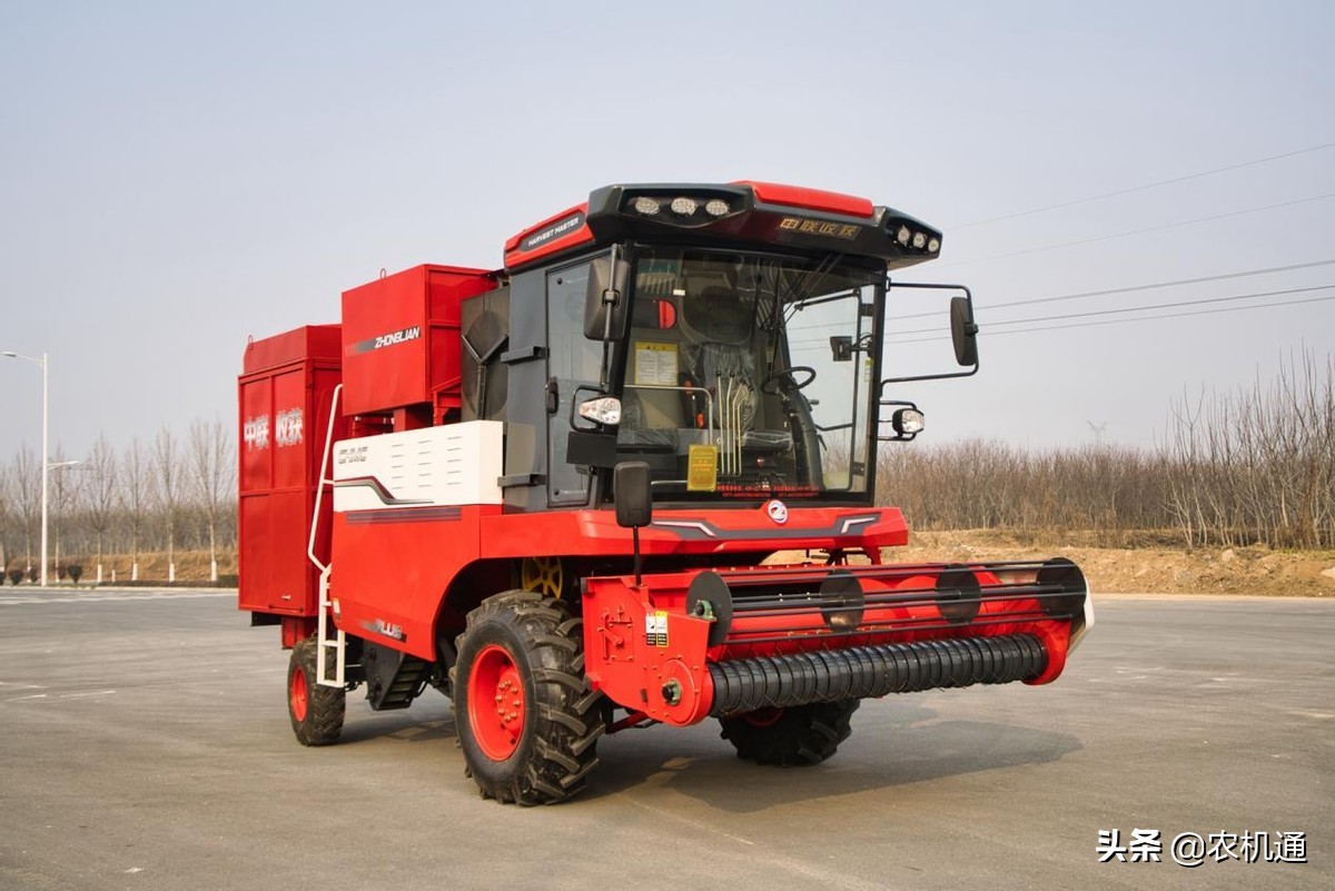 侯荣晓:开着中联收获花生收获机年入十五六万,超轻松