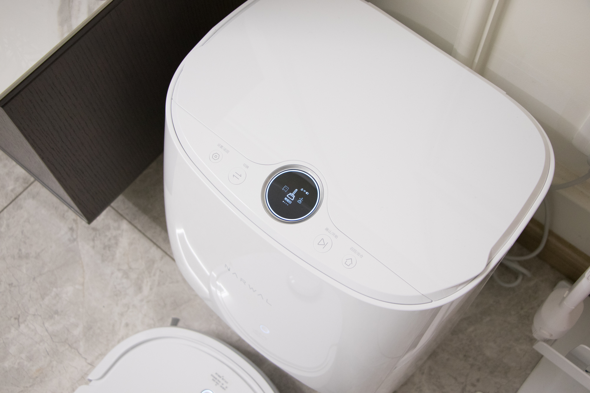 云鲸自动拖地机器人实测,云鲸j2拖地机清洁液