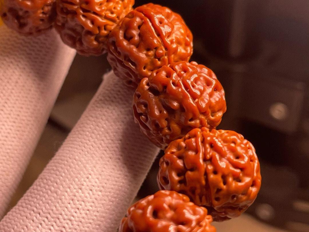 怎样使金刚菩提快速玉化,一串金刚要刷多久才会变成牛津红