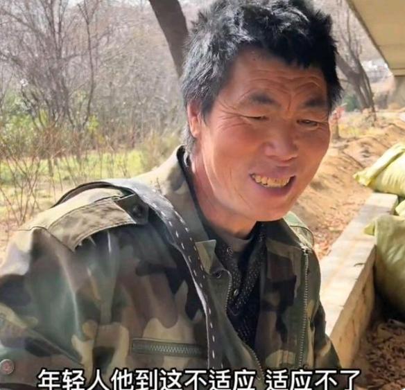 河南男子打工吃饭睡桥洞,郑州五旬大叔外出务工住桥洞